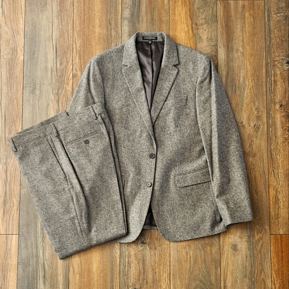 Banana Republic Suit (42R) slim